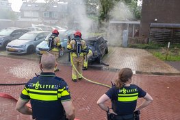 Geparkeerde auto door brand verwoest in Blaricum