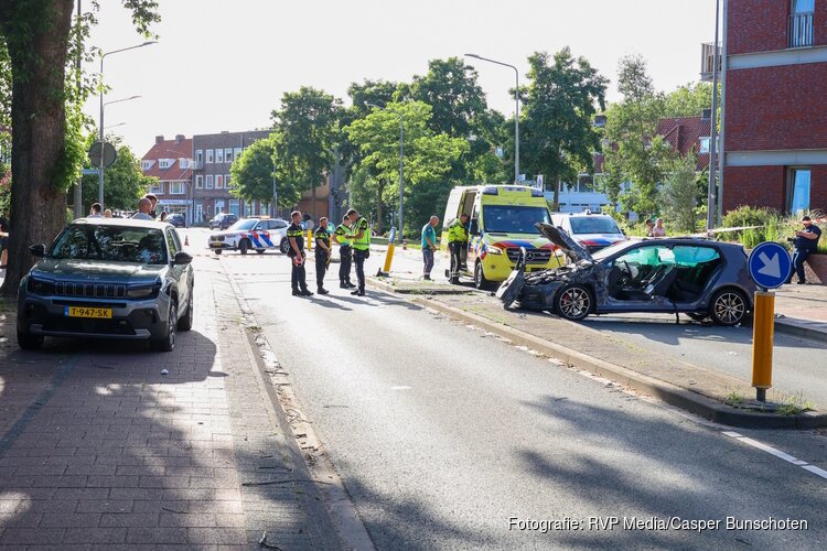 Ravage na ongeval, auto vliegt over de kop