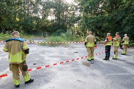 Brandweer doet onderzoek na aantreffen jerrycan op braakliggend terrein