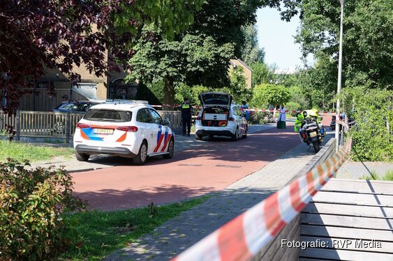Steekincident in Naarden: politie zet omgeving ruim af en zoekt verdachte