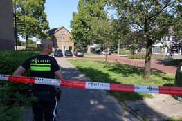 Steekincident in Naarden: politie zet omgeving ruim af en zoekt verdachte
