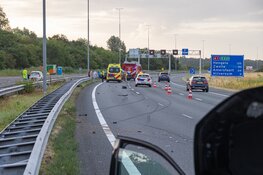 Ongeluk tussen twee auto’s op de A1 bij Naarden door spookrijder