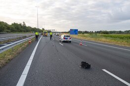Ongeluk tussen twee auto’s op de A1 bij Naarden door spookrijder