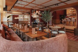 Hilversum maakt kennis met All Day Apero; Nieuwe mediterrane eetbar aan de Groest brengt lunch, apero, diner, cocktails en vinyl samen onder één dak.