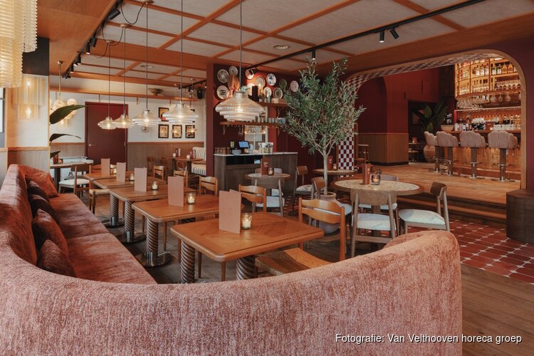 Hilversum maakt kennis met All Day Apero; Nieuwe mediterrane eetbar aan de Groest brengt lunch, apero, diner, cocktails en vinyl samen onder één dak.