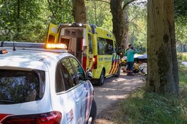 Man onder invloed en zonder rijbewijs onderuit met brommer