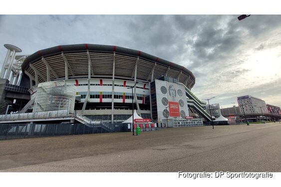 Ajax na doelpuntrijk duel naar competitiefase Conference League