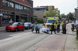 Scooterrijder komt in botsing met auto in Bussum