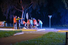 Motorrijder vliegt na crash over rotonde in ‘s-Graveland