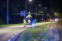 Motorrijder vliegt na crash over rotonde in ‘s-Graveland