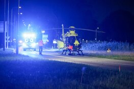 Motorrijder vliegt na crash over rotonde in ‘s-Graveland