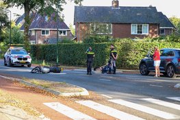 Motorrijder gewond na eenzijdig ongeval in Huizen, weg afgesloten