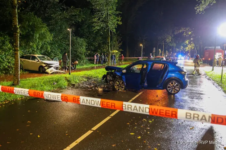 Meerdere gewonden na frontale botsing op de Zuiderzee in Huizen: weg volledig afgesloten
