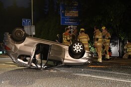 Auto op de kop in Hilversum