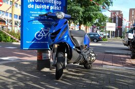 Bromfietser in aanrijding met auto in Hilversum