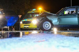 Oldtimer rijdt andere auto aan