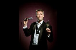 Martijn Koning gaat 2019 te lijf tijdens Oudejaarsconference in Gooiland Theater