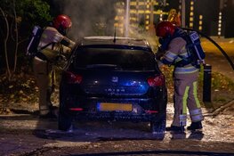 Brandende auto begint te rijden in Hilversum