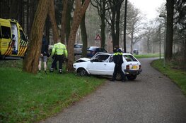 Gewonde na botsing met boom