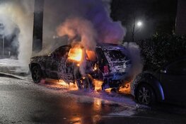 Auto in vlammen op in Hilversum