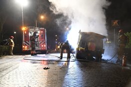 Strooiwagen in brand