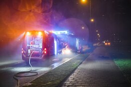 Fikse schuurbrand tussen woningen in Hilversum
