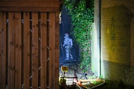 Fikse schuurbrand tussen woningen in Hilversum