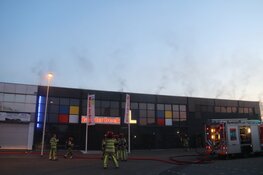 Veel schade na brand bij rijschool in Bussum