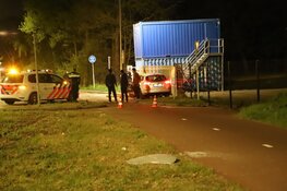 Auto ramt lantaarn en hek in Hilversum