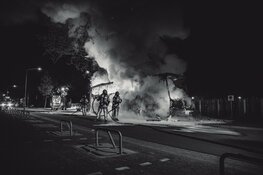 Vuurzee legt touringcar in de as