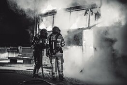 Vuurzee legt touringcar in de as