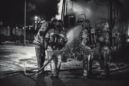 Vuurzee legt touringcar in de as