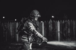 Vuurzee legt touringcar in de as