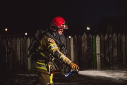 Vuurzee legt touringcar in de as