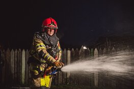 Vuurzee legt touringcar in de as