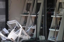 Auto ramt gevel winkel, meerdere gewonden