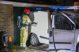 Brandweerman blust auto van buurman