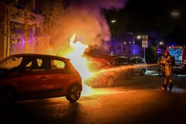 Twee auto&#39;s in vlammen op in Hilversum