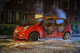Twee auto&#39;s in vlammen op in Hilversum