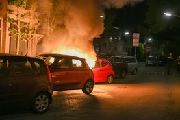 Twee auto&#39;s in vlammen op in Hilversum
