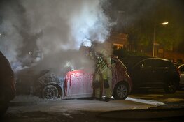 Twee auto&#39;s in vlammen op in Hilversum