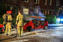 Twee auto&#39;s in vlammen op in Hilversum