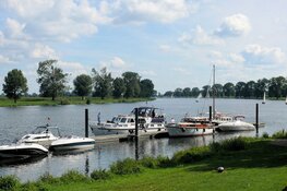 Gooise boa's controleren extra op en rond het water: ook de brandweer helpt