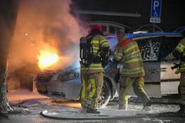 Auto gaat in vlammen op in Hilversum