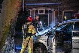 Auto gaat in vlammen op in Hilversum