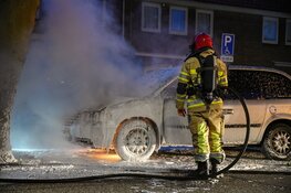 Auto gaat in vlammen op in Hilversum