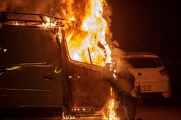 Uitgebrande auto vat opnieuw vlam tijdens berging