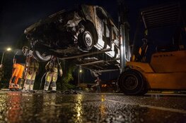 Uitgebrande auto vat opnieuw vlam tijdens berging
