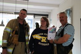 Papegaai Zazu na dag uit boom gered