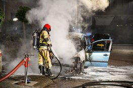 Auto door brand verwoest in Hilversum